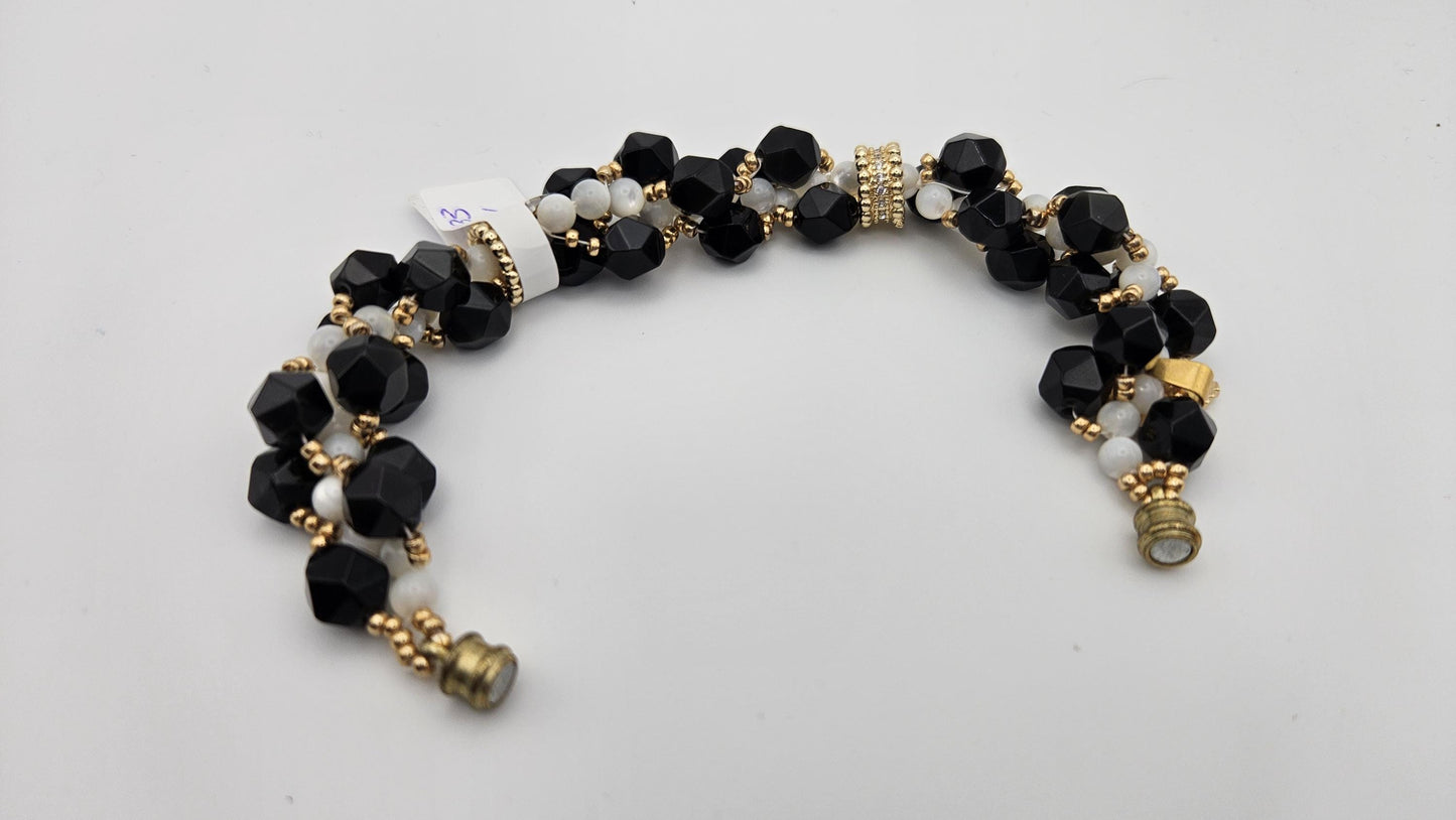 Black and white magnetic clasp bracelet for women size 6. Handmade with natural materials and gold accents. Heart charm. Obsidian and Shell
